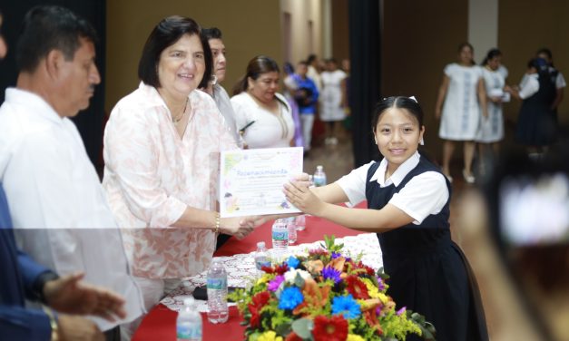 𝗔𝗹𝗰𝗮𝗹𝗱𝗲𝘀𝗮 𝗱𝗲 𝗦𝗮𝗻 𝗔𝗻𝗱𝗿é𝘀 𝗧𝘂𝘅𝘁𝗹𝗮, 𝗳𝗲𝗹𝗶𝗰𝗶𝘁𝗮 𝗮 𝗲𝗴𝗿𝗲𝘀𝗮𝗱𝗼𝘀 𝗱𝗲 𝗹𝗮 𝗴𝗲𝗻𝗲𝗿𝗮𝗰𝗶ó𝗻 𝟮𝟬𝟭𝟵-𝟮𝟬𝟮𝟱 𝗱𝗲 𝗹𝗮 𝗽𝗿𝗶𝗺𝗮𝗿𝗶𝗮 𝗝𝗼𝘀𝗲𝗳𝗮 𝗢𝗿𝘁𝗶𝘇 𝗱𝗲 𝗗𝗼𝗺í𝗻𝗴𝘂𝗲𝘇.