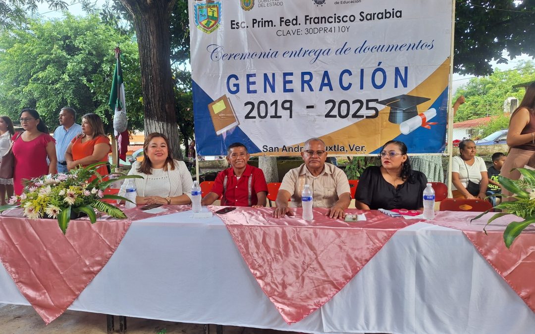 Autoridades Municipales acuden a Ceremonia de Clausura de la primaria Francisco Sarabia en San Andrés.