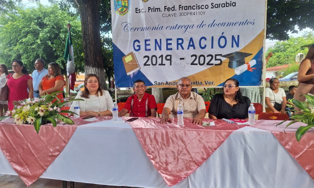 Autoridades Municipales acuden a Ceremonia de Clausura de la primaria Francisco Sarabia en San Andrés.