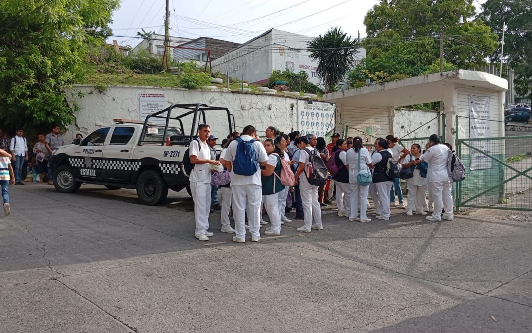 Pánico en Tuxpan, ataque en IMSS Bienestar deja un muerto y un herido de gravedad