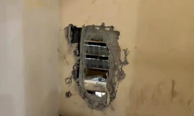 ROBAN PLACAS DE LA OFICINA DE HACIENDA DEL ESTADO EN ACAYUCAN