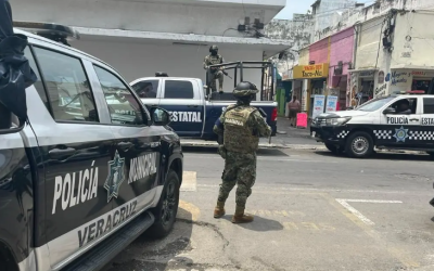 Asaltan tienda departamental en pleno centro de Veracruz; delincuentes huyen con mercancía y dinero en efectivo