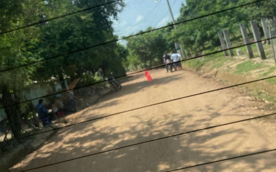 🔴En San Antonio de la Huerta, localidad de #SantiagoTuxtla, pobladores establecen cobro a automovilistas para dejarlos acceder