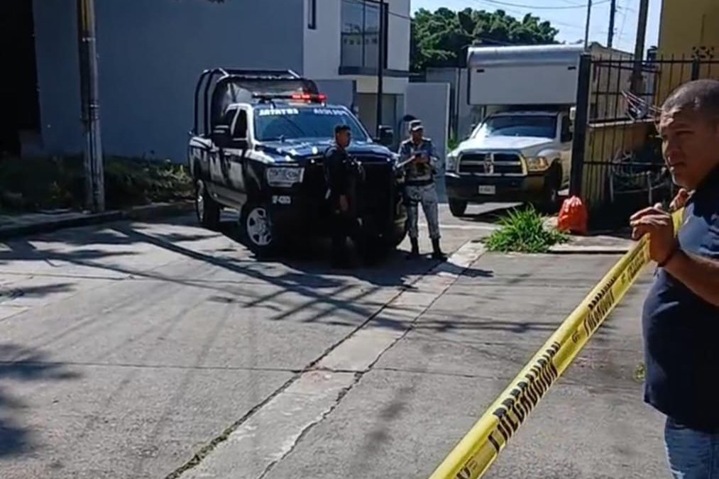 🛑Balean camioneta de custodios del penal de la toma de Amatlan hay un persona sin vida se asé un despliegue operativo en Toda la zona 🛑