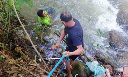 🚨 Hombre rescatado del río en Coscomatepec 🚨