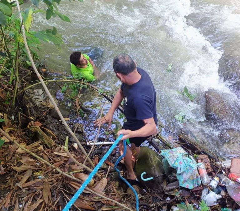 🚨 Hombre rescatado del río en Coscomatepec 🚨