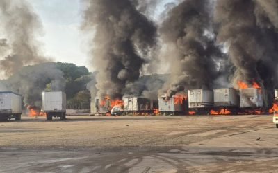 SE INCENDIAN CAJAS DE TRAILER EN ZONA INDUSTRIAL DE COATZACOALCOS