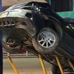 APARATOSO ACCIDENTE EN POZA RICA, VEHICULO SE IMPACTA CONTRA ENTRADA DE NEGOCIO