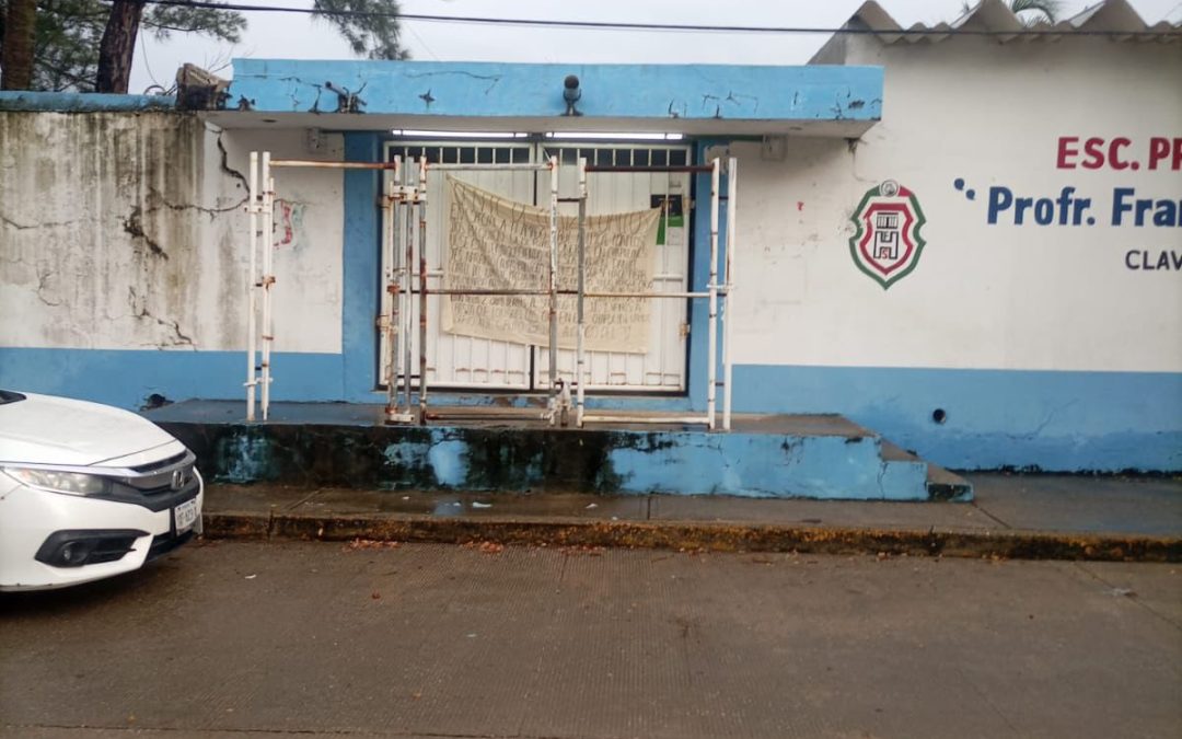 APARECE NARCO-MANTA EN ESCUELA PRIMARIA DE COATZACOALCOS