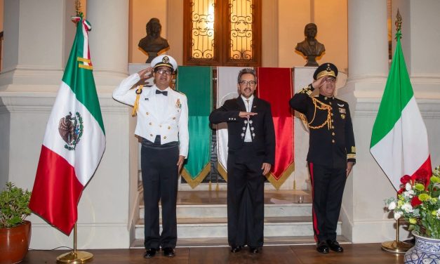 Vestide de «charre», el Embajador de México en Italia levanta polémica por su atuendo para celebrar El Grito