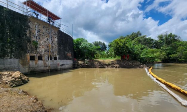 Restablecen servicio de agua en Poza Rica tras suspensión por presencia de hidrocarburos en el río