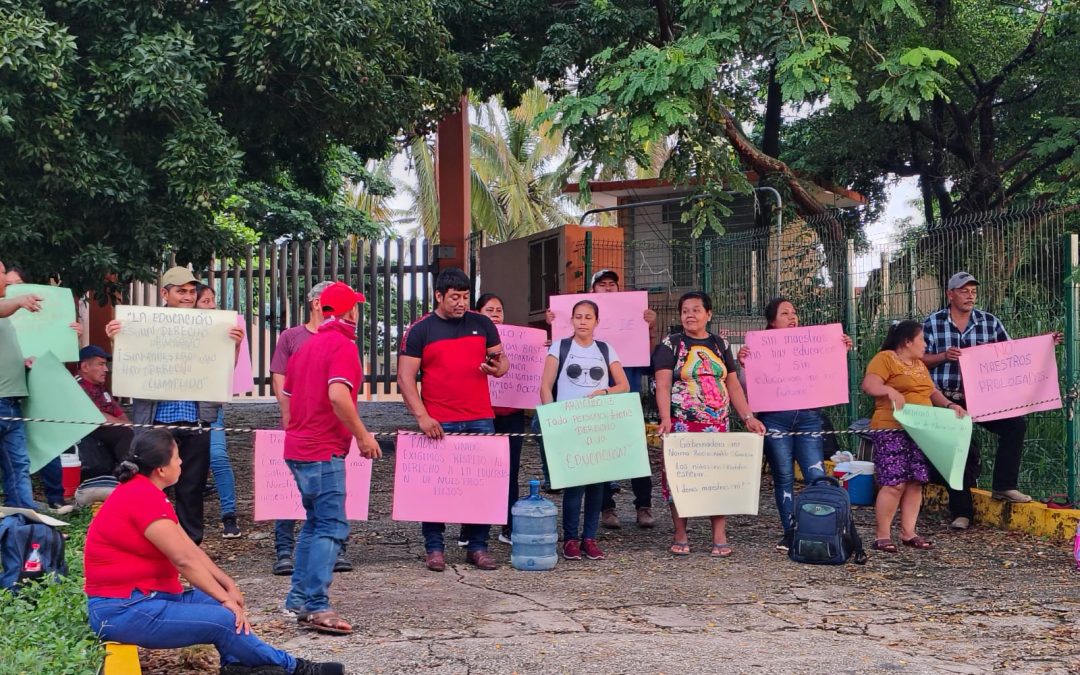 📕PADRES DE FAMILIA DEL EJIDO NUEVO IXTACOMITÁN EXIGEN MAESTROS PARA LA ESCUELA EMILIANO ZAPATA