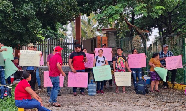 📕PADRES DE FAMILIA DEL EJIDO NUEVO IXTACOMITÁN EXIGEN MAESTROS PARA LA ESCUELA EMILIANO ZAPATA
