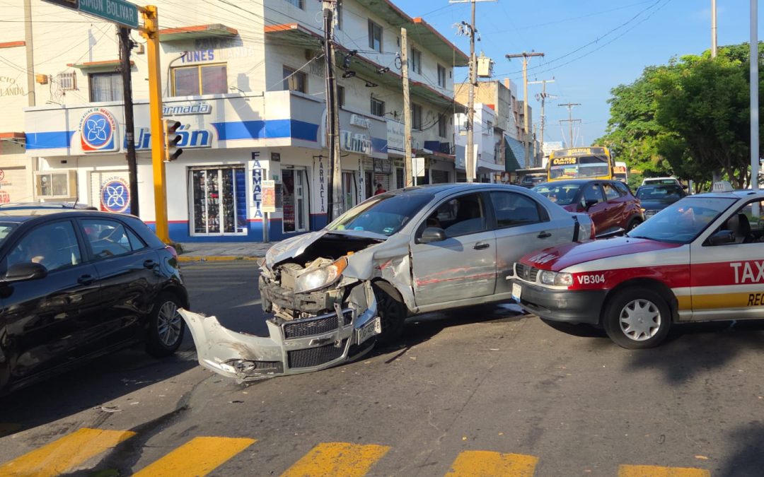 TRES CHOQUES GENERAL CAOS VIAL EN VERACRUZ Y BOCA DEL RIO