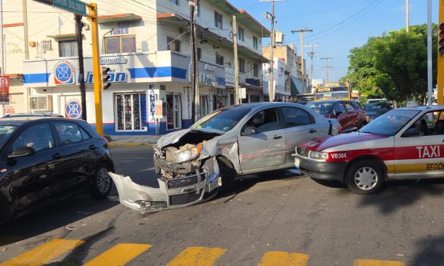 TRES CHOQUES GENERAL CAOS VIAL EN VERACRUZ Y BOCA DEL RIO