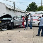 APARATOSO CHOQUE EN COATZACOALCOS  DEJA UNA MUJER LESIONADA Y DAÑOS POR 300 MIL PESOS