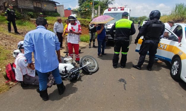 MUJER ATROPELLADA POR MOTOCICLISTA EN LA CARRETERA A LA COLONIA MARGARITA MORÁN