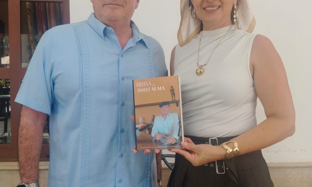Presenta Poemario “Prólogo: Brisa de Tinta y Alma” y su disco “Fusión de Soles”.