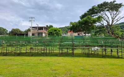 INSTALAN GRADAS EN EL PARTE 1 DE MAYO DONDE CELEBRAN EL FESTIVAL INTERNACIONAL DEL GLOBO DE PAPEL EN SAN ANDRES TUXTLA