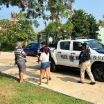 Presuntos funcionarios de la SEV agreden a familia en Kínder de Coatzacoalcos