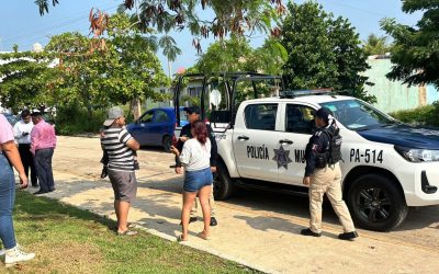 Presuntos funcionarios de la SEV agreden a familia en Kínder de Coatzacoalcos