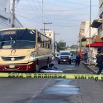 Motociclista pierde la vida tras chocar contra autobús en Veracruz; chofer huyó del lugar