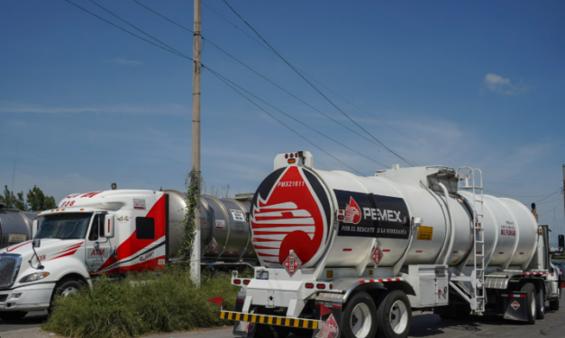 México desembolsará 13 800 millones de dólares para aliviar la deuda de Pemex