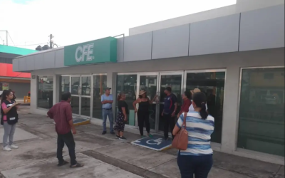 Vecinos del Infonavit toman las instalaciones de la CFE en el puerto de Veracruz