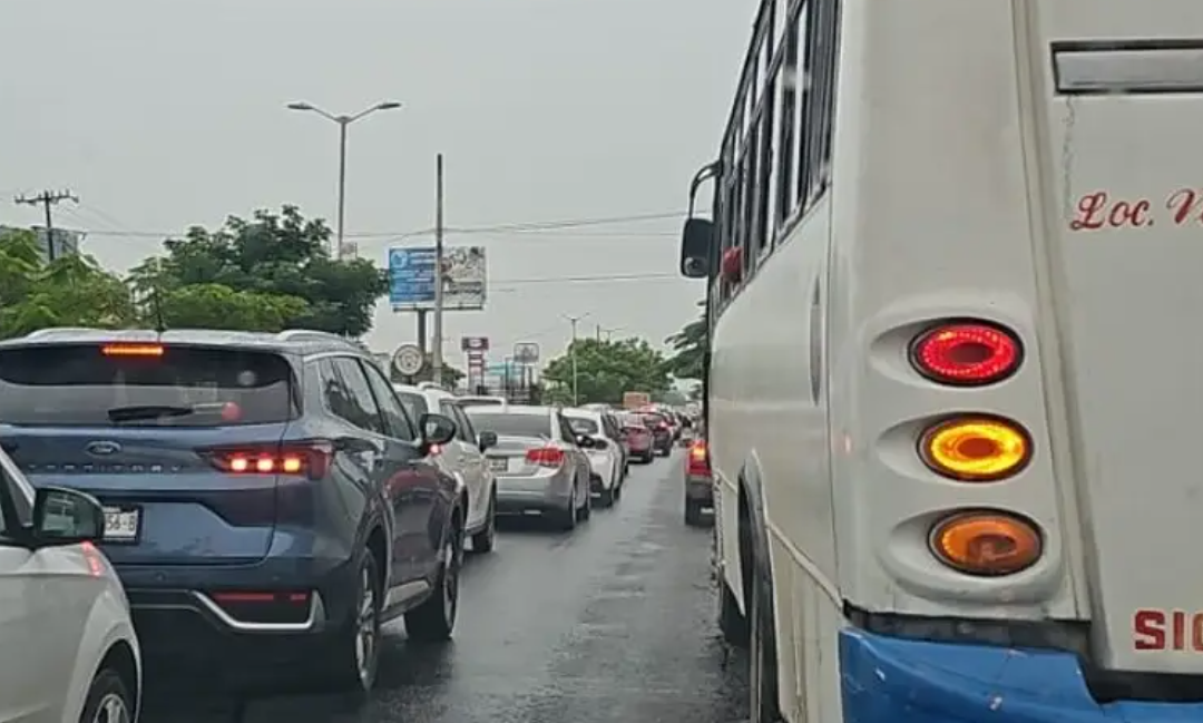 Caos vial en pleno regreso a clases en Veracruz: un lunes complicado para calles y escuelas