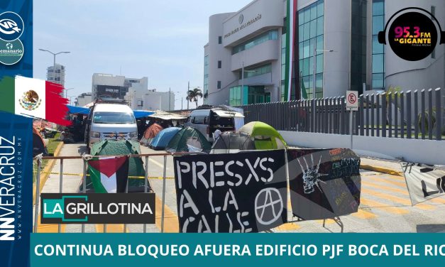 SIGUE BLOQUEO EN LAS AFUERAS DEL EFICIO DEL PJF  DE BOCA DEL RIIO POR MANIFESTANTES MAZATECOS