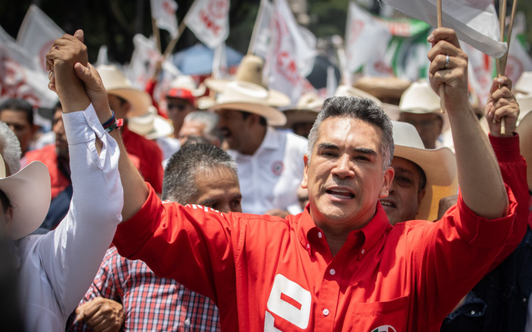 Los gobernadores de la oposición dejan solo a “Alito” Moreno y se suben a la popularidad de Sheinbaum