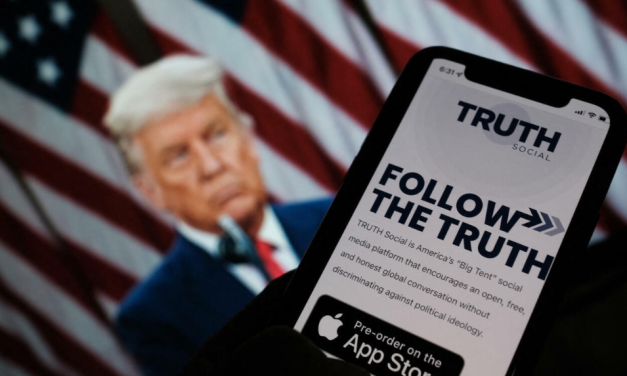 Trump reaparece con más de 40 mensajes en Truth Social tras rumores sobre su salud