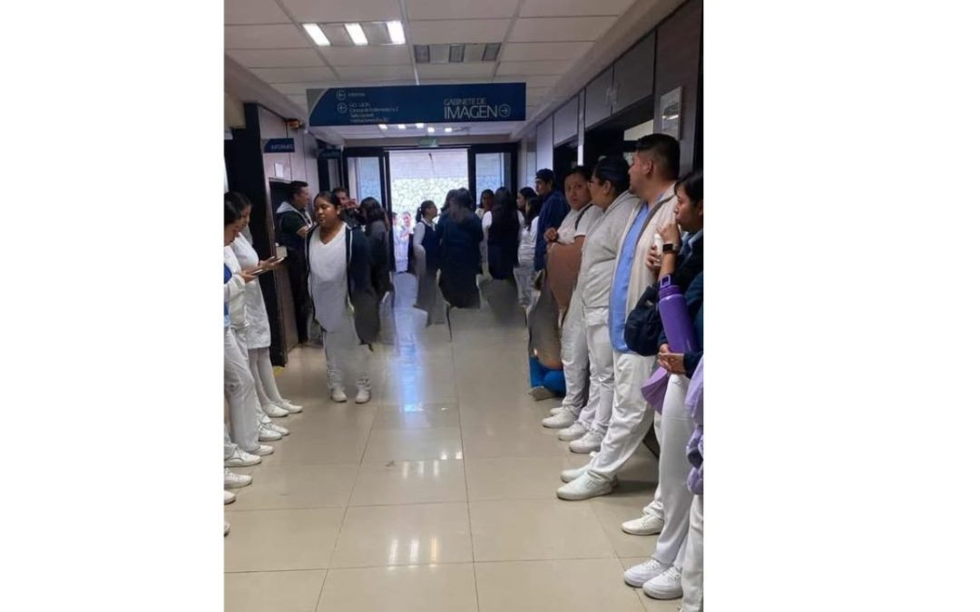 🏥𝗣𝗥𝗢𝗧𝗘𝗦𝗧𝗔 𝗗𝗘 𝗧𝗥𝗔𝗕𝗔𝗝𝗔𝗗𝗢𝗥𝗘𝗦 𝗗𝗘𝗟 𝗛𝗢𝗦𝗣𝗜𝗧𝗔𝗟 𝗖𝗢𝗩𝗔𝗗𝗢𝗡𝗚𝗔; 𝗗𝗘𝗡𝗨𝗡𝗖𝗜𝗔𝗡 𝗙𝗔𝗟𝗧𝗔 𝗗𝗘 𝗣𝗔𝗚𝗢 𝗬 𝗔𝗠𝗘𝗡𝗔𝗭𝗔𝗦