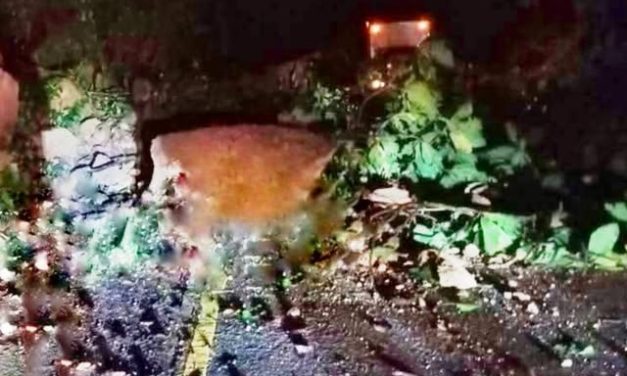 DERRUMBE EN EL MUNICIPIO DE TEQUILA…BLOQUEADA LA CARRETERA TEQUILA – CUMBRE DE TEQUILA