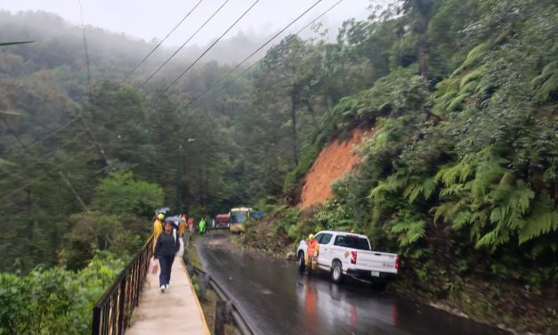 ATIENDE SICT DERRUMBE EN LA RUTA 150 TRAMO ORIZABA – ZONGOLICA