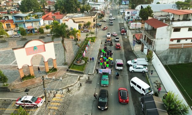 BLOQUEAN CARRETERA FEDERAL FORTÍN-HUATUSCO EN EXIGENCIA DE JUSTICIA POR HOMICIDIO EM COSOCMATEPEC