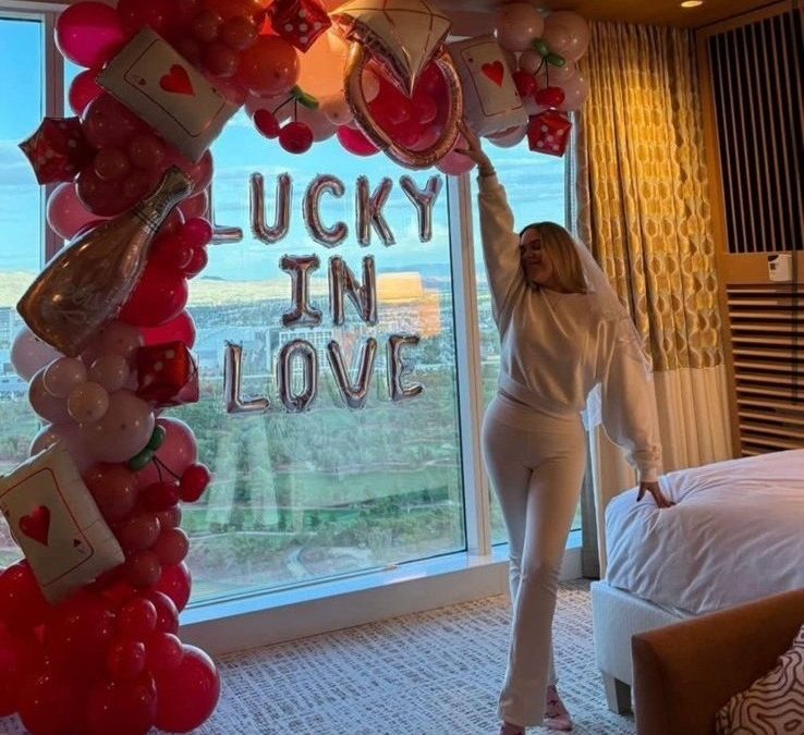 DIPUTADA DE MORENA SE PASEA POR LA VEGAS, MIENTRAS SUS REPRESENTADOS ESTAN BAJO EL AGUA