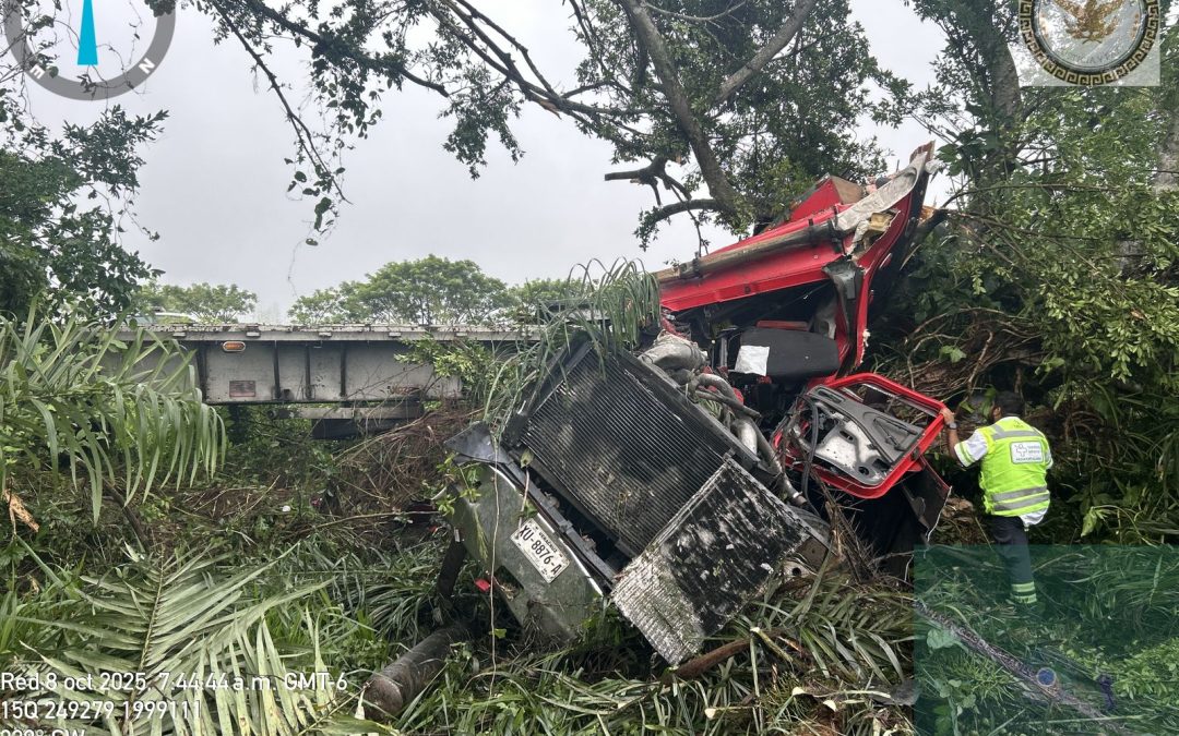 CIERRE DE CIRCULACIÓN POR ACCIDENTE EN KILÓMETRO 139 DE LA AUTOPISTA LA TINAJA COSOLEACAQUE.