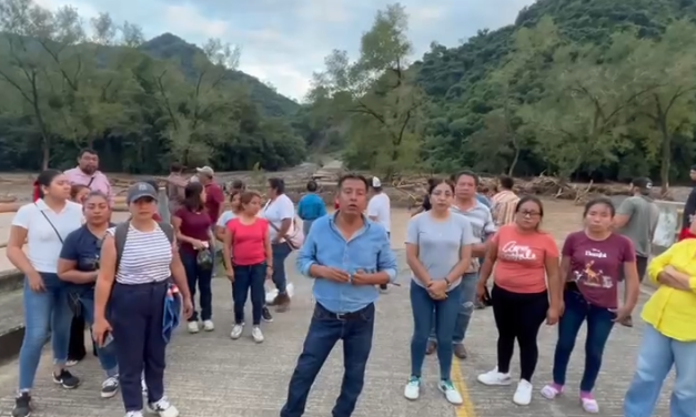 MAESTROS PIDEN AYUDA QUEDARON VARADOS (VIDEO)