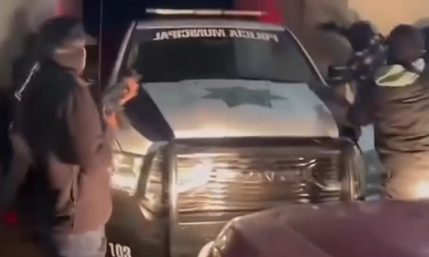 🚓ASALTO CON VIOLENCIA A PATRULLA EN HIDALGO (VIDEO)