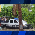 RESCATAN FAMILIA DE ZONA INUNDADA
