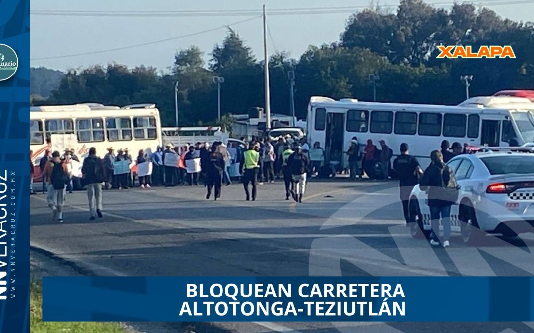 BLOQUEAN CARRETERA ALTOTONGA-TEZIUTLÁN POR EXIGIR REPARACIÓN DE CAMINOS RURALES 