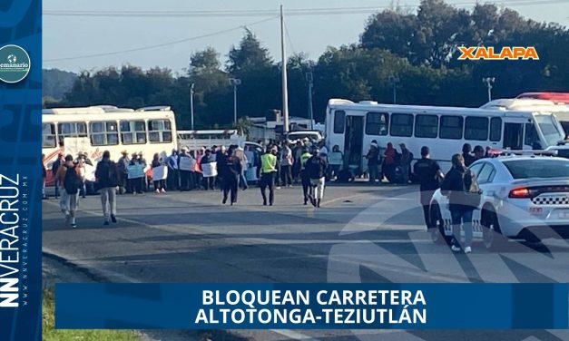 BLOQUEAN CARRETERA ALTOTONGA-TEZIUTLÁN POR EXIGIR REPARACIÓN DE CAMINOS RURALES 