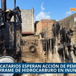 VECINOS DE IGNACIO DE LA LLAVE ESPERAN ACCIÓN DE PEMEX TRAS DERRAME DE HIDROCARBURO EN INUNDACIÓN 