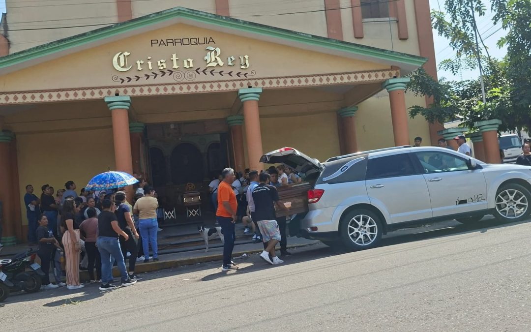 LLEVAN A SEPULTAR A LAS VICTIMAS DEL ENFRENTAMIENTO EN POTRERO NUEVO