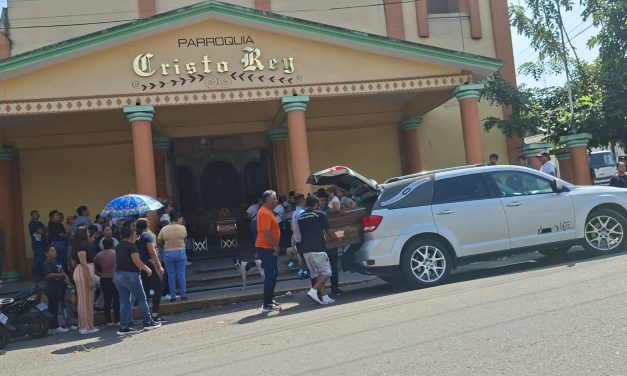 LLEVAN A SEPULTAR A LAS VICTIMAS DEL ENFRENTAMIENTO EN POTRERO NUEVO
