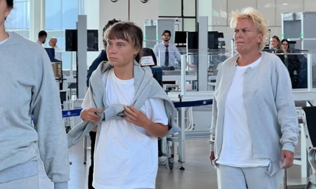 Israel libera a 27 españoles de la flotilla, pero retiene a una detenida acusada de agredir a una doctora