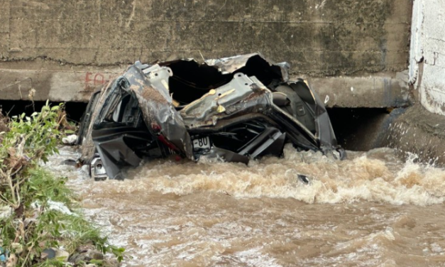 Un muerto y más de 700 casas afectadas tras tormenta en Puerto Vallarta