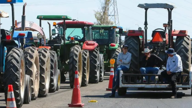 El Gobierno detiene las protestas en las carreteras con la promesa de más apoyos y créditos a productores de maíz