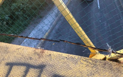 Reportan daño en la estructura del puente peatonal de Geo Villas del Puerto, en Veracruz
